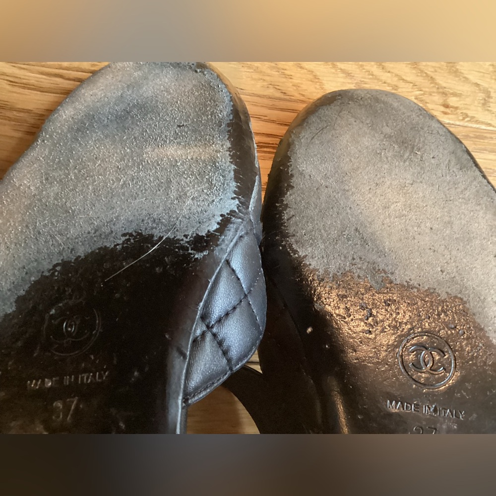 Chanel Black Patent leather turnlock gold CC flats Size US 7 EU 37 - Picture 10 of 16
